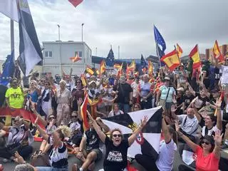 Mujeres de Ceuta llevan su protesta hasta el Congreso: "¿Por qué no hay la misma urgencia que con la vivienda?"