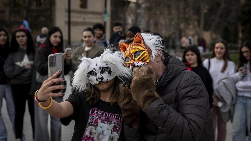 Los 'therians' sobresaltan al parque de las Delicias: "¡Ay, dios!, que me va a ver mi padre en una quedada: me voy a quedar sin pienso"