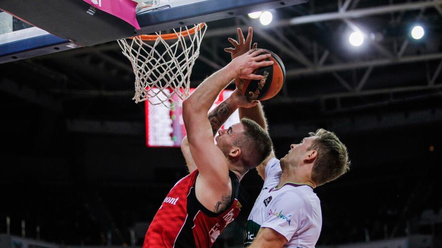 Severa derrota del Unicaja en la pista del Casademont Zaragoza