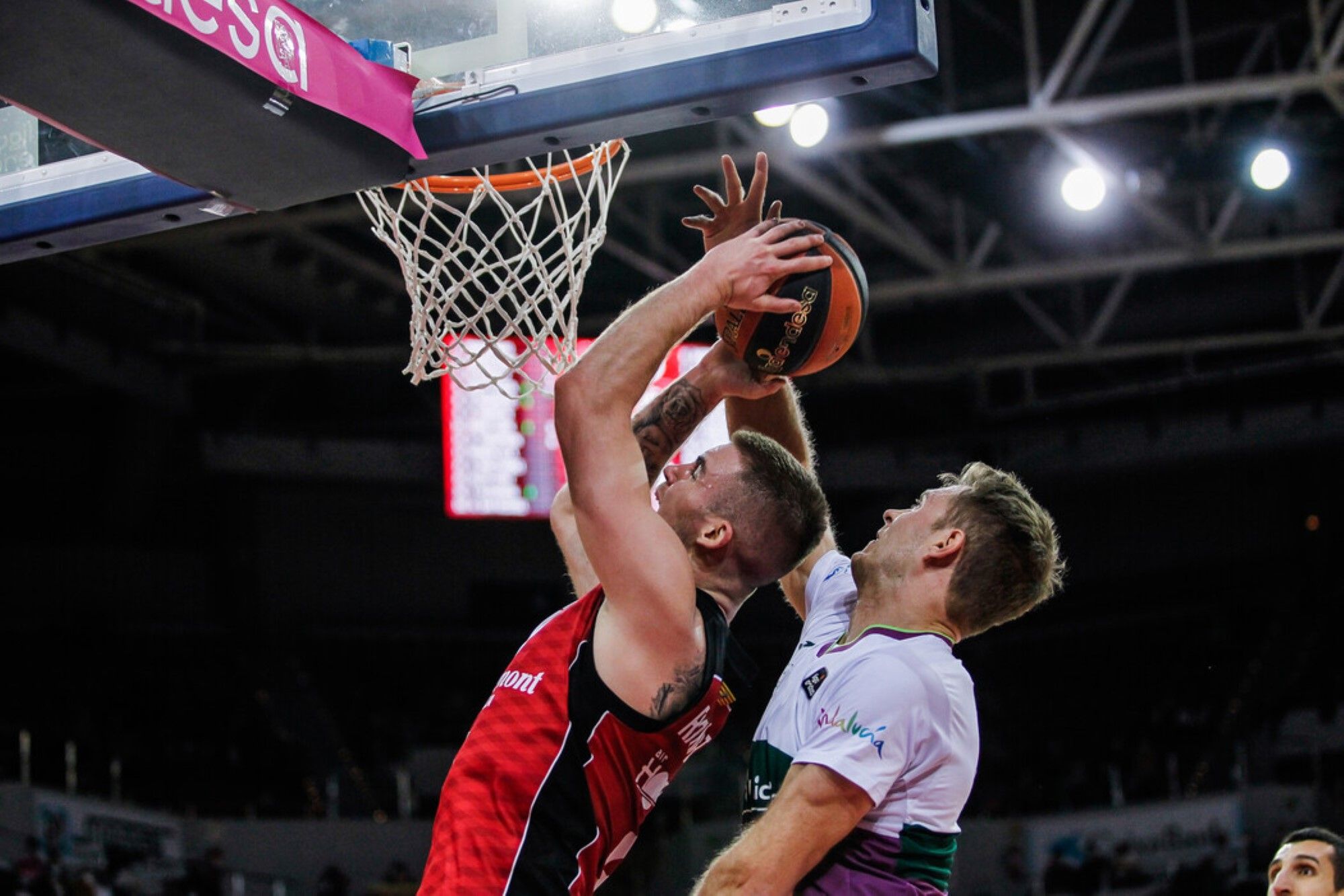 Severa derrota del Unicaja en la pista del Casademont Zaragoza