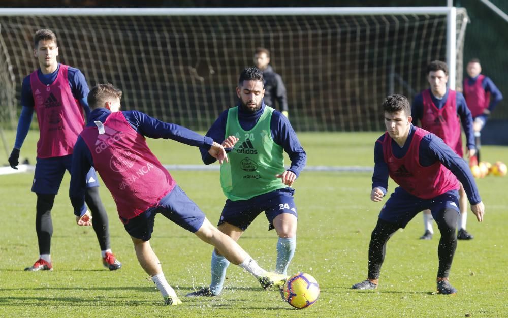 Entreno del Celta en medio del enfado por las decisiones arbitrales. // A. Villar