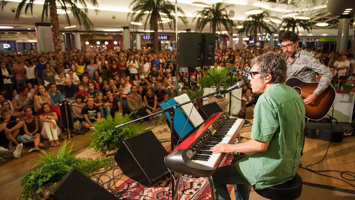 Concierto de Iván Ferreiro en Marineda City.