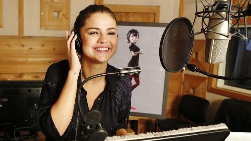 Selena Gómez en el estudio de grabación.