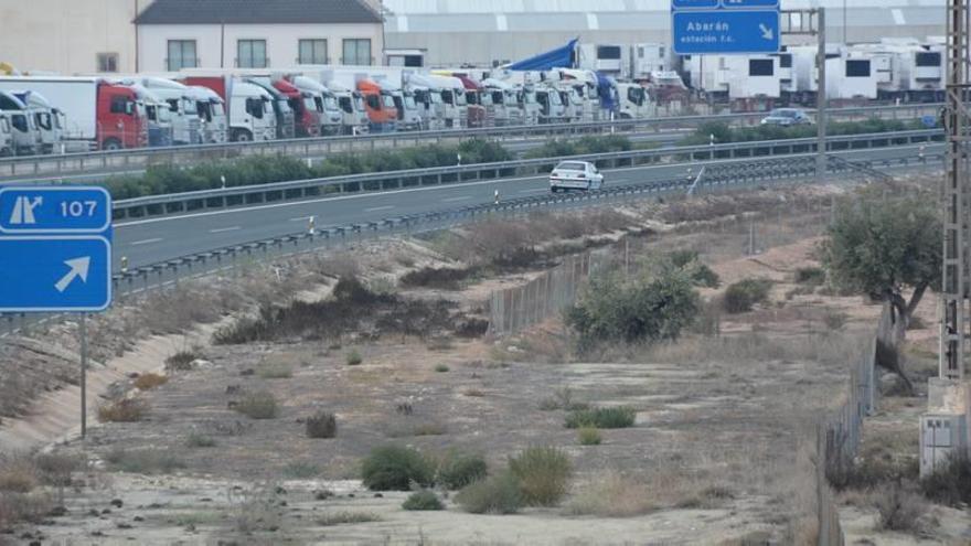 Parte del trazado actual de la Colada Barranco Molax está ocupado por la autovía A-30.