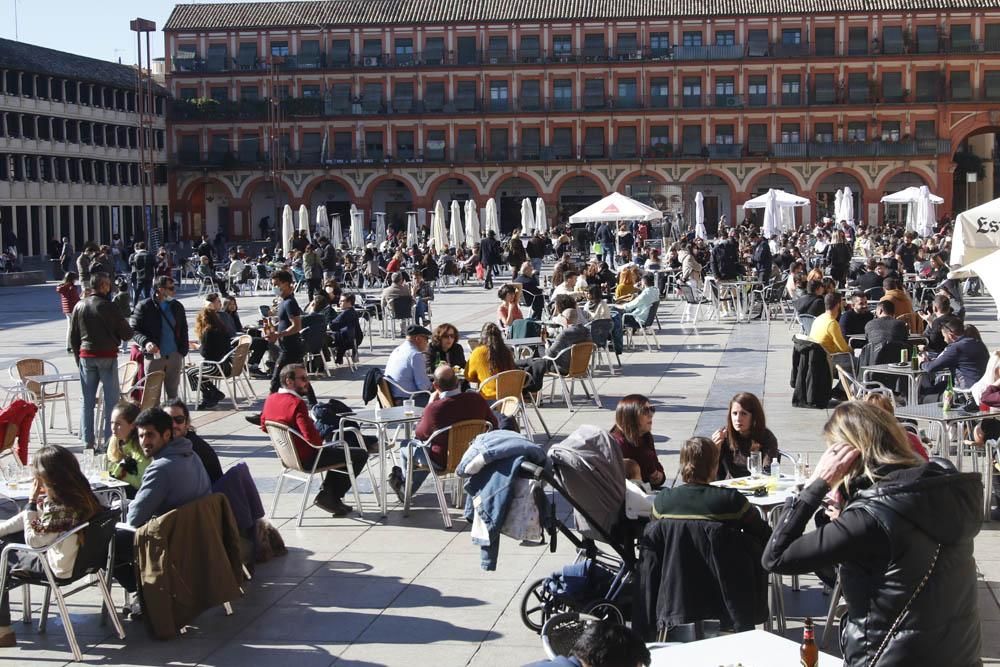 Sábado de sol, rebajas y terrazas antes de la entrada en vigor de las nuevas restricciones