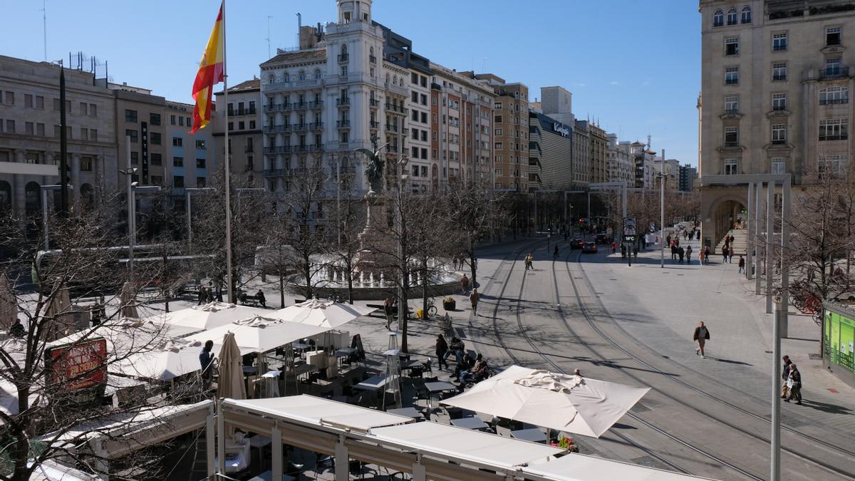 La plaza España y el paseo Independencia, al fondo.