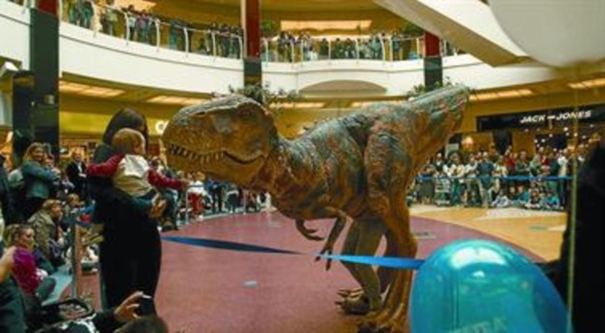 El Utahraptor a un centre comercial. El Utahraptor a un centre comercial.