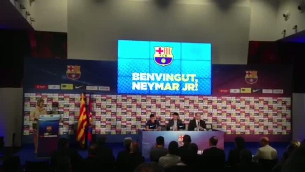 Neymar fue presentado ante una fuerte expectación mediática