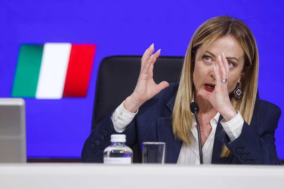 Meloni "es fia" del seu ministre de Justícia en el polèmic indult a l'amiga de Berlusconi