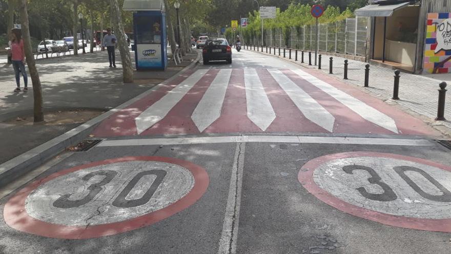 Un tram del Passeig amb la velocitat limitada