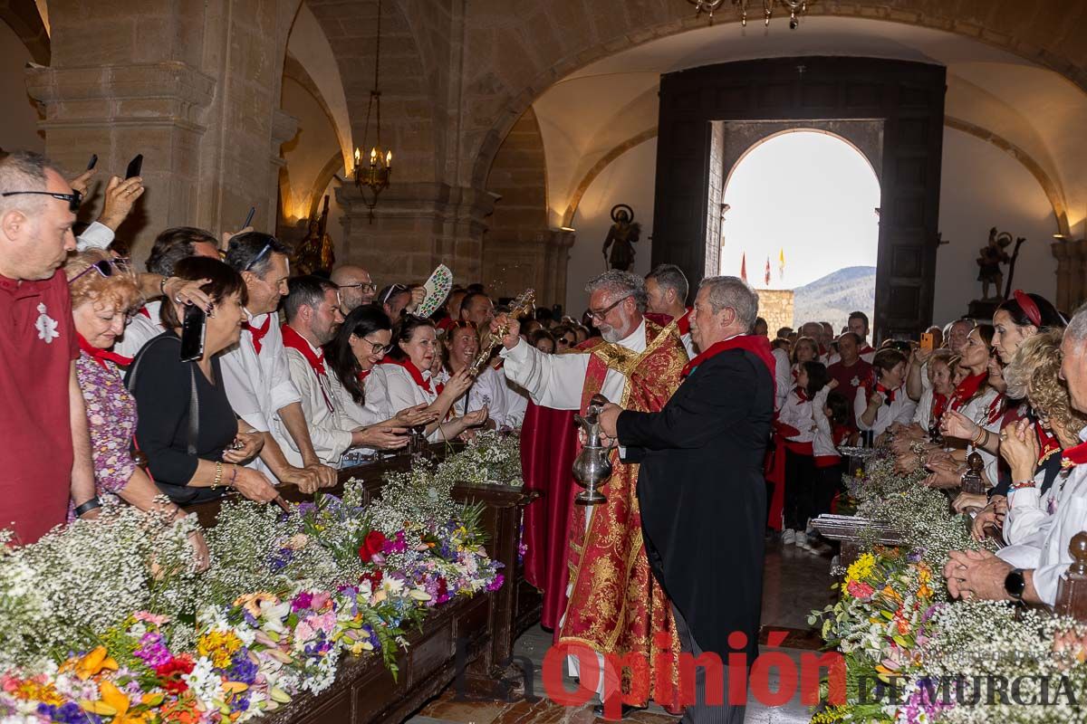 Bandeja de flores y ritual de la bendición del vino en las Fiestas de Caravaca