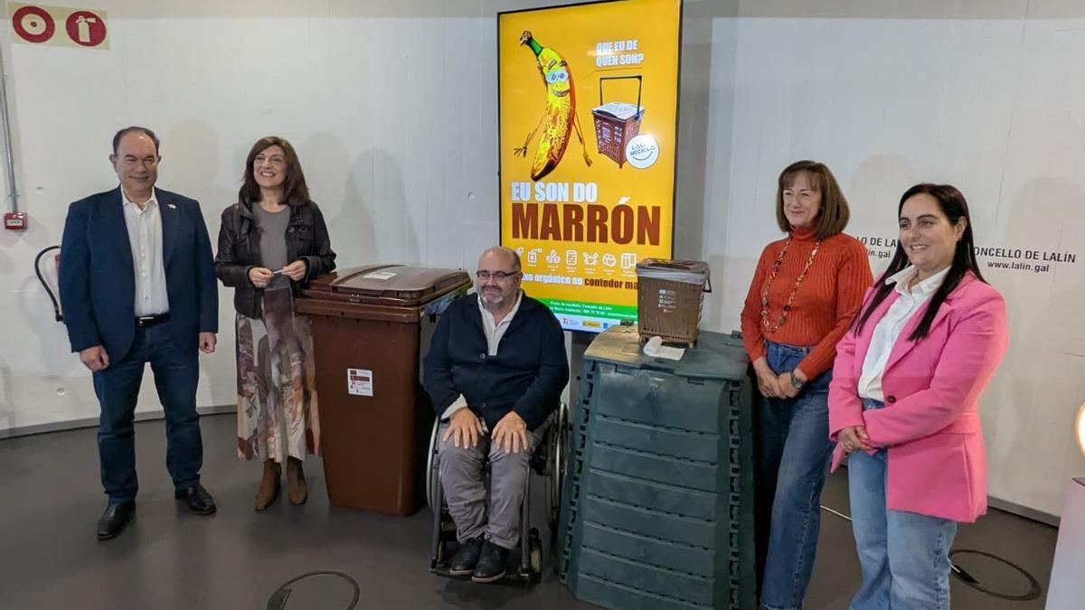 O alcalde de Lalín, José Crespo, e a conselleira Ángeles Vázquez, ambos os dous á esquerda, no acto celebrado en Lalín.