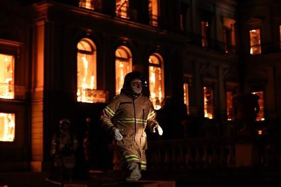 Un incendio consume el Museo Nacional de Río de Janeiro