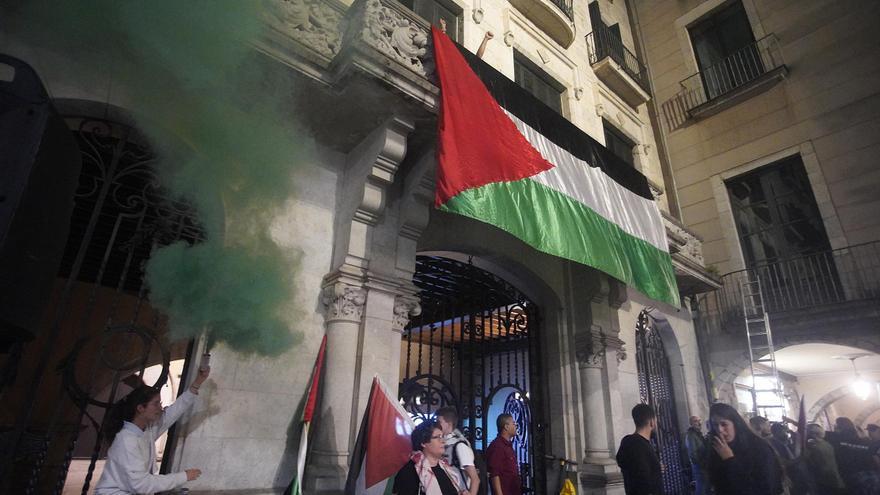 Pengen una bandera palestina a l&#039;Ajuntament de Girona