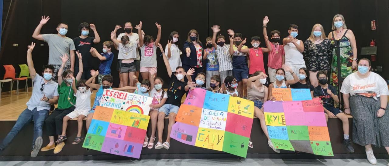 Clausura de las escuelas de verano a cargo de la edil Julia Llopis