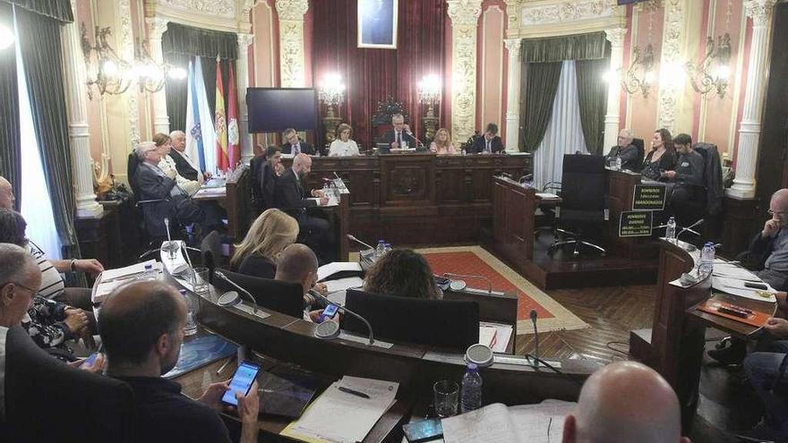 Celebración de una sesión plenaria en el Concello de Ourense. // Iñaki Osorio