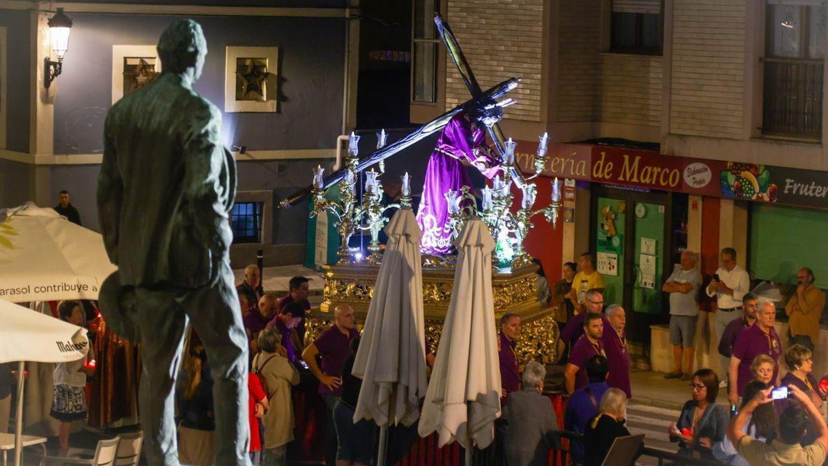 El Ecce Homo conmueve a Noreña en una multitudinaria procesión