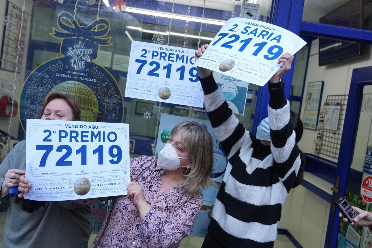 72119 premio de la Lotería de Navidad, imágenes de los premiados