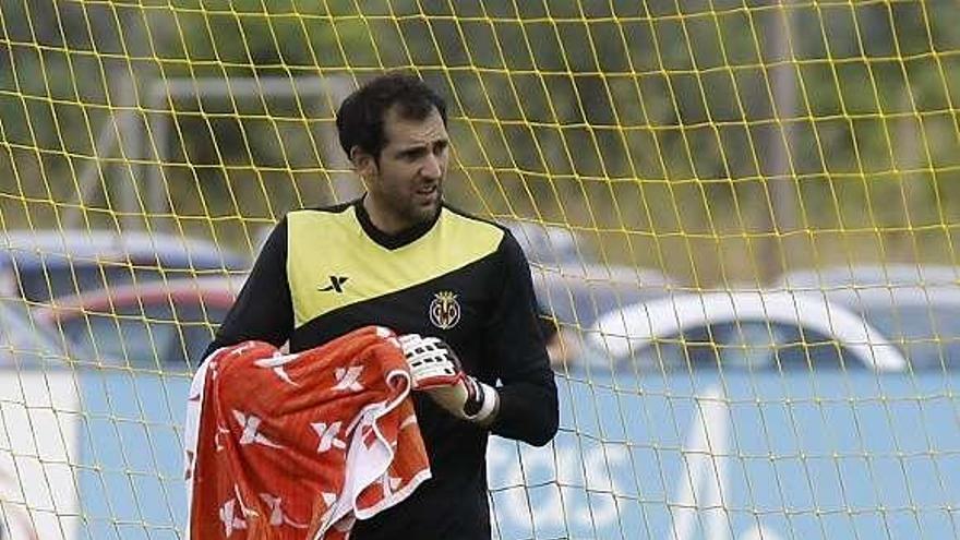 Diego López, en un entrenamiento con el Villarreal. | levante de castellón