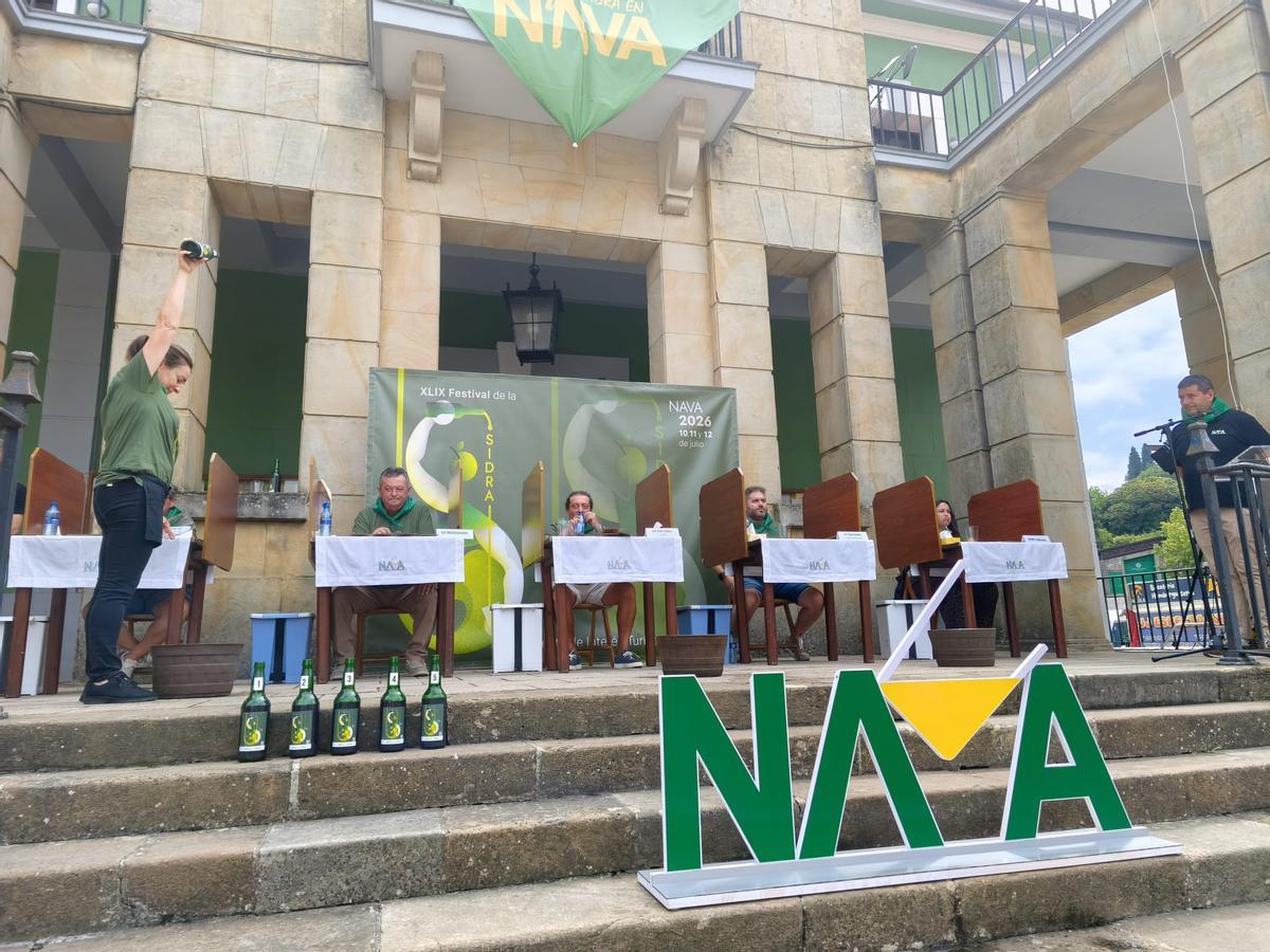 Así fue la emocionante y multitudinaria cata a ciegas para elegir la mejor sidra de Asturias en Nava