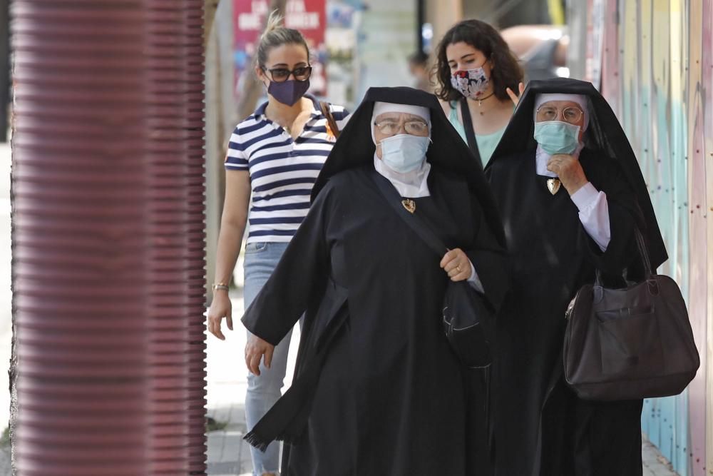 Primer dia amb la mascareta obligatòria a Catalunya