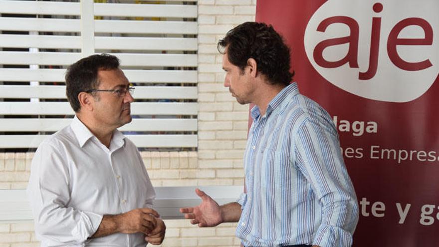 Miguel Ángel Heredia durante la reunión con Enrique Hoyos.