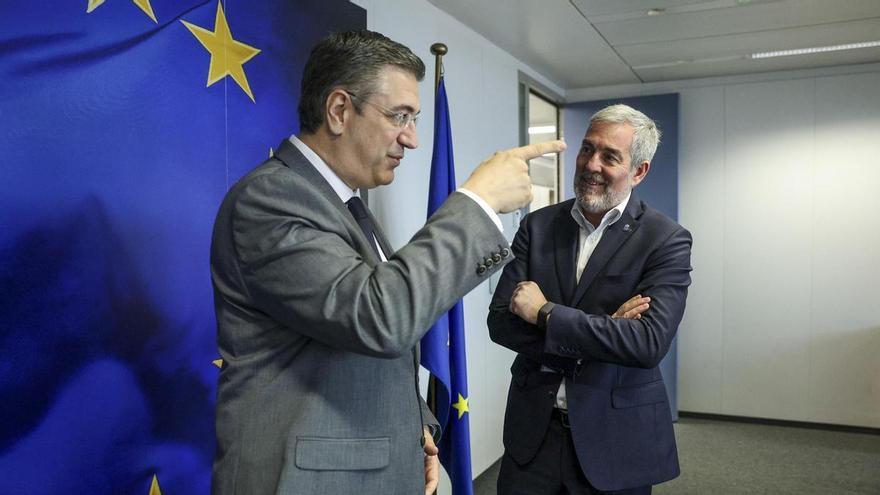 Clavijo arranca en Bruselas un respaldo clave para blindar los precios de los billetes de barco y avión en Canarias más allá de 2030