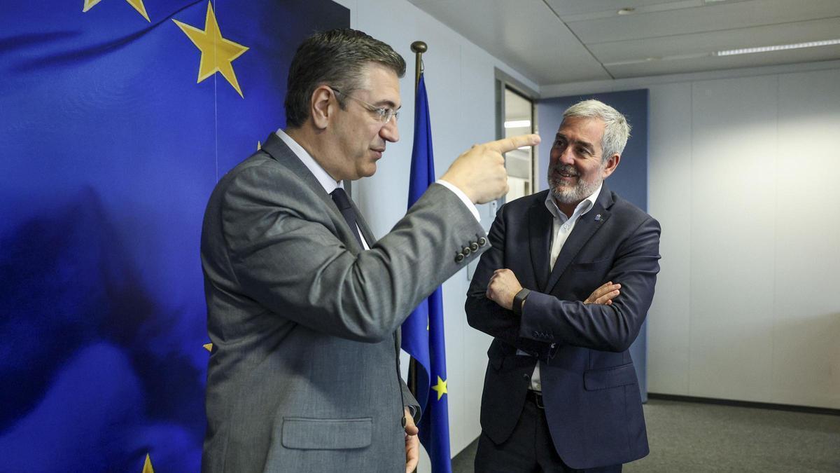 Clavijo arranca en Bruselas un respaldo clave para blindar los precios de los billetes de barco y avión en Canarias más allá de 2030