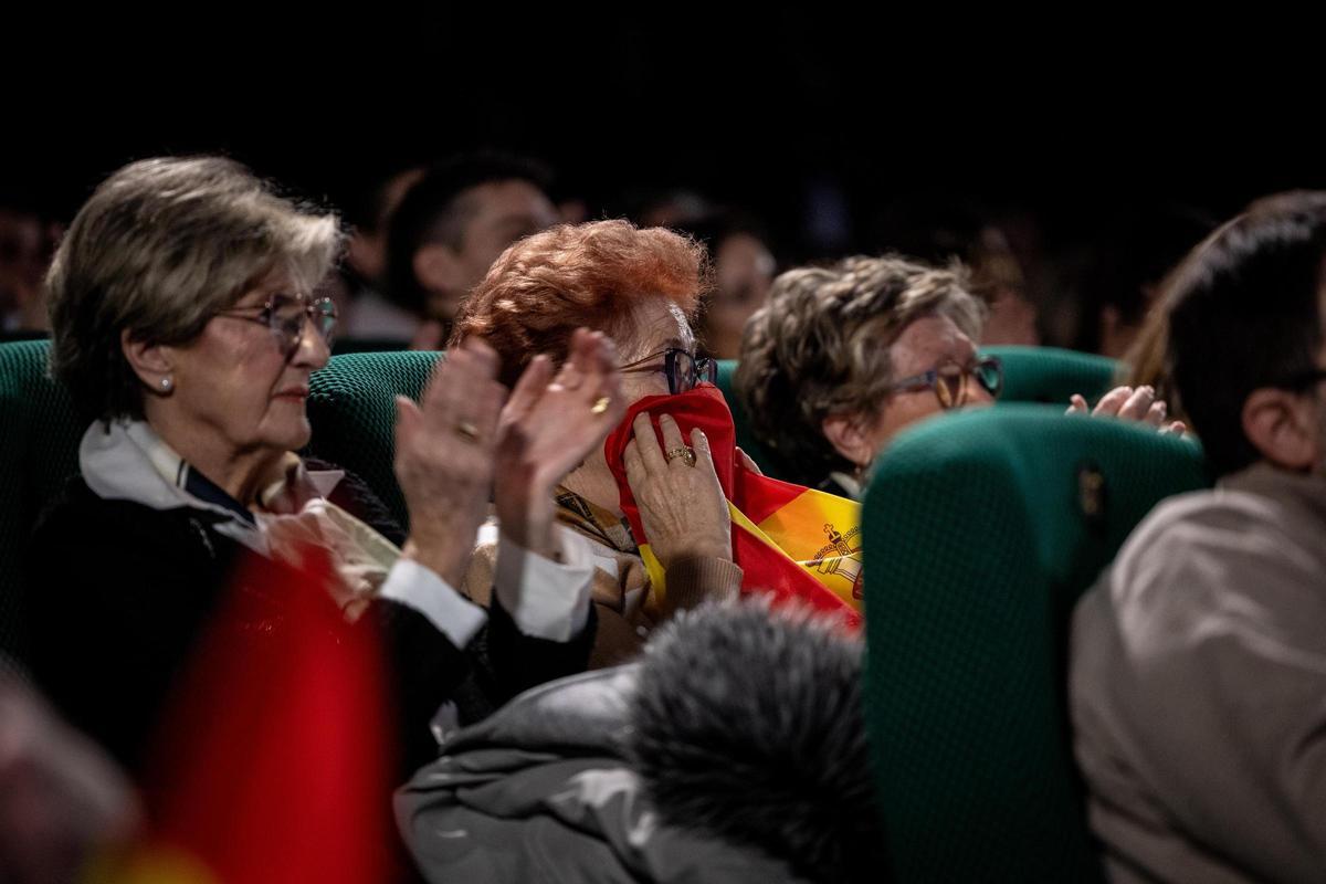 En imágenes | Primer gran acto del PP en Zaragoza para las elecciones del 8F y visita de Azcón y Ayuso a la Basílica del Pilar