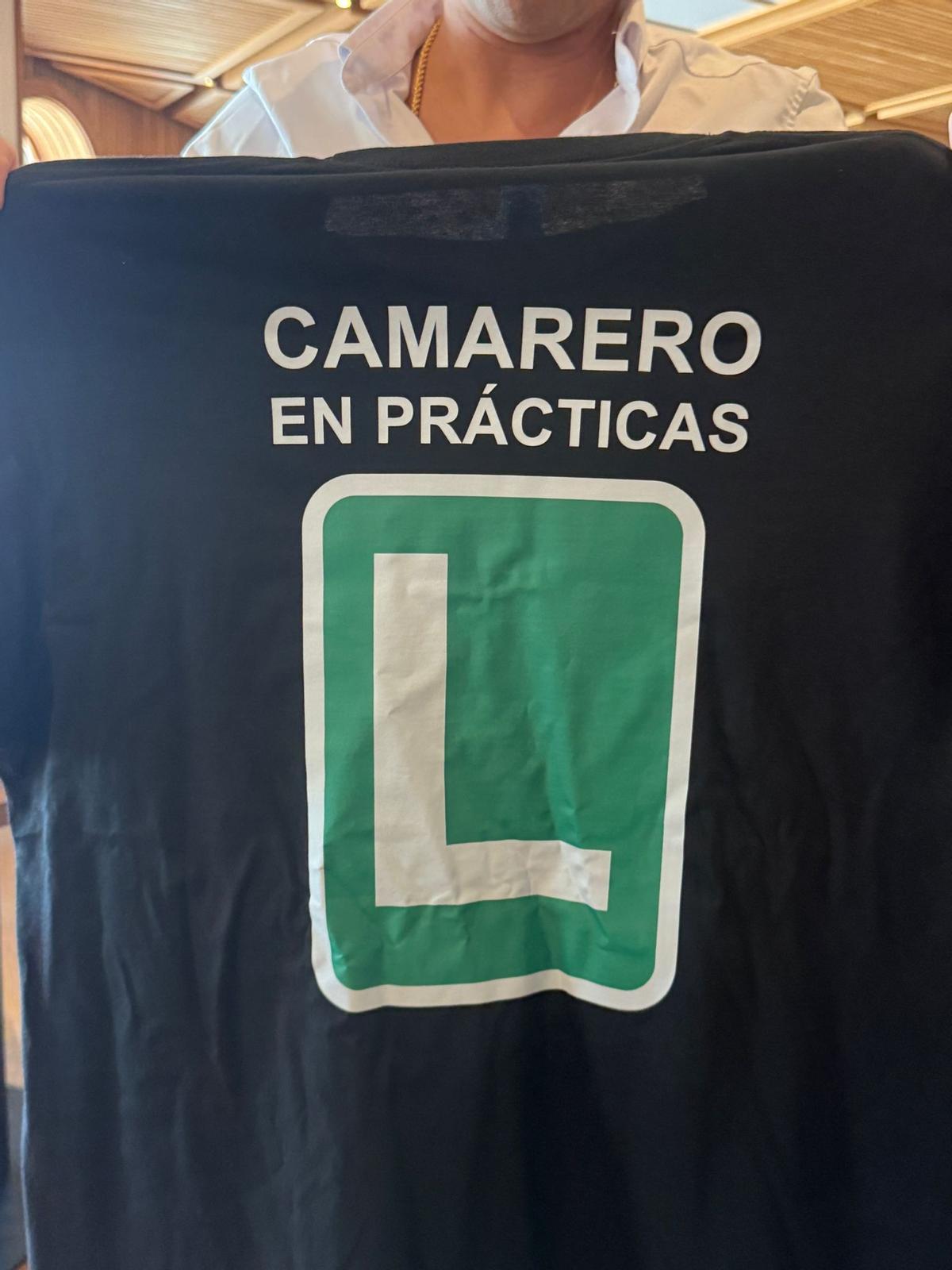 La camiseta del camarero en prácticas, una de los juegos de Contratiempo