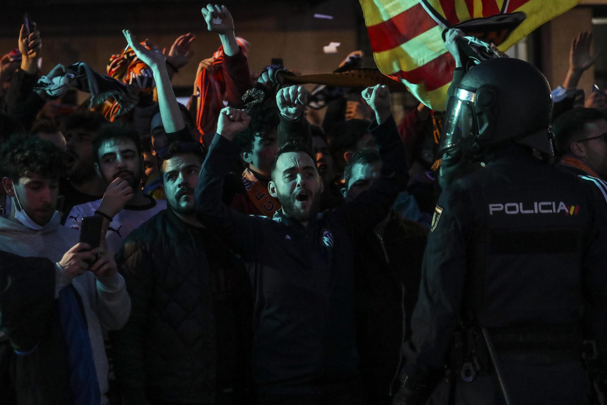 ¡Mestalla marcó el 1-0! Así fue el brutal recibimiento al Valencia CF en la Avenida Suecia