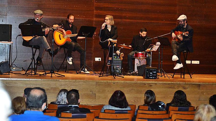 O concerto de Xardín Desordenado sobre Xela Arias.   | // G.NÚÑEZ