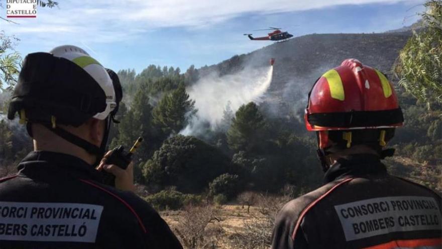 Un fuego en Vistabella queda en susto con el de Culla aún activo