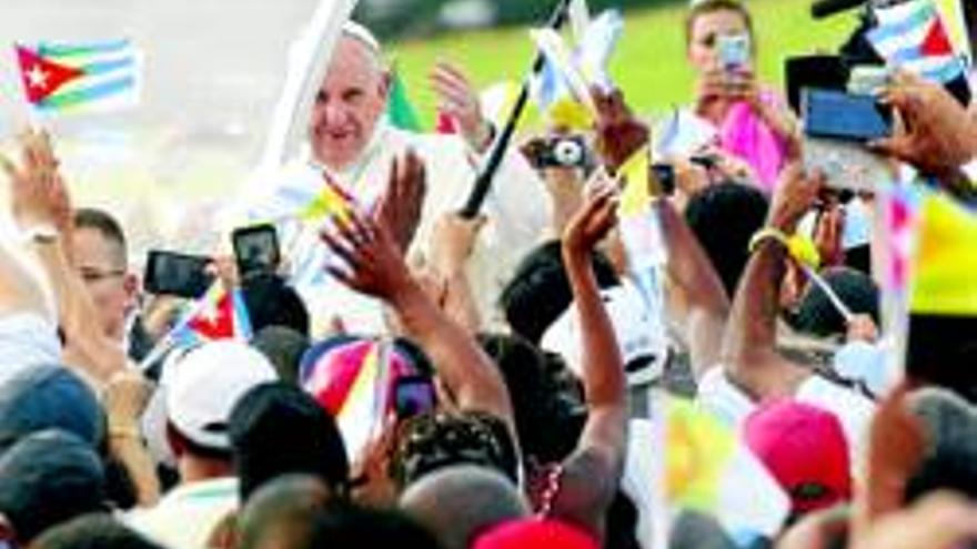 El Papa insta en Cuba a servir &quot;a las personas&quot; y no a las ideologías