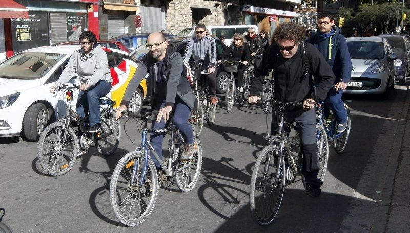 Marcha ciclista en protesta por la paralización del servicio Bizi