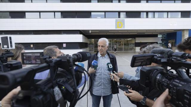 El gerente del Área de Salud, Eduardo Escudero, atiende a los medios de comunicación después de la agresión sexual del pasado mes de mayo. | VICENT MARÍ