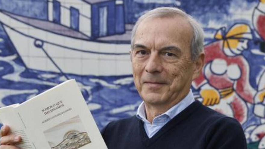 Alberto González-Garcés: «Escribir faime feliz e quero que se sinta así quen me le»