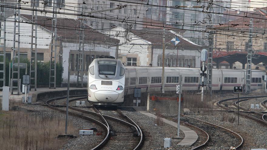 Castilla y León subvencionará los abonos de los trenes Avant para aquellos que trabajan en Madrid