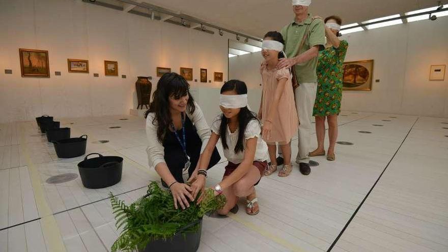 El Museo invitó a sus visitantes a desarrollar otros sentidos más allá de la vista. // Gustavo Santos