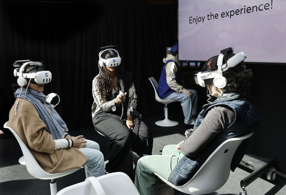 El Festival Art Explora, con el primer barco museo del mundo, abre por primera vez en el Port de Barcelona, donde permanecerá hasta el próximo 6 de abril. EFE/Andreu Dalmau