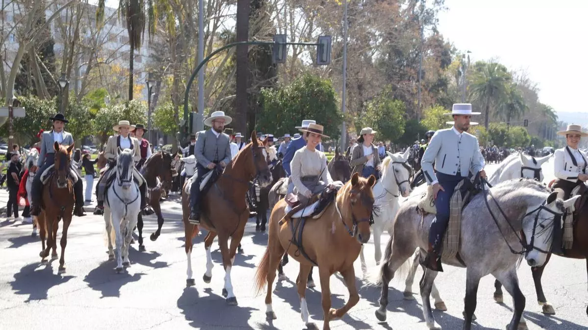 El caballo toma las calles de Córdoba en un Día de Andalucía lleno de tradición y color