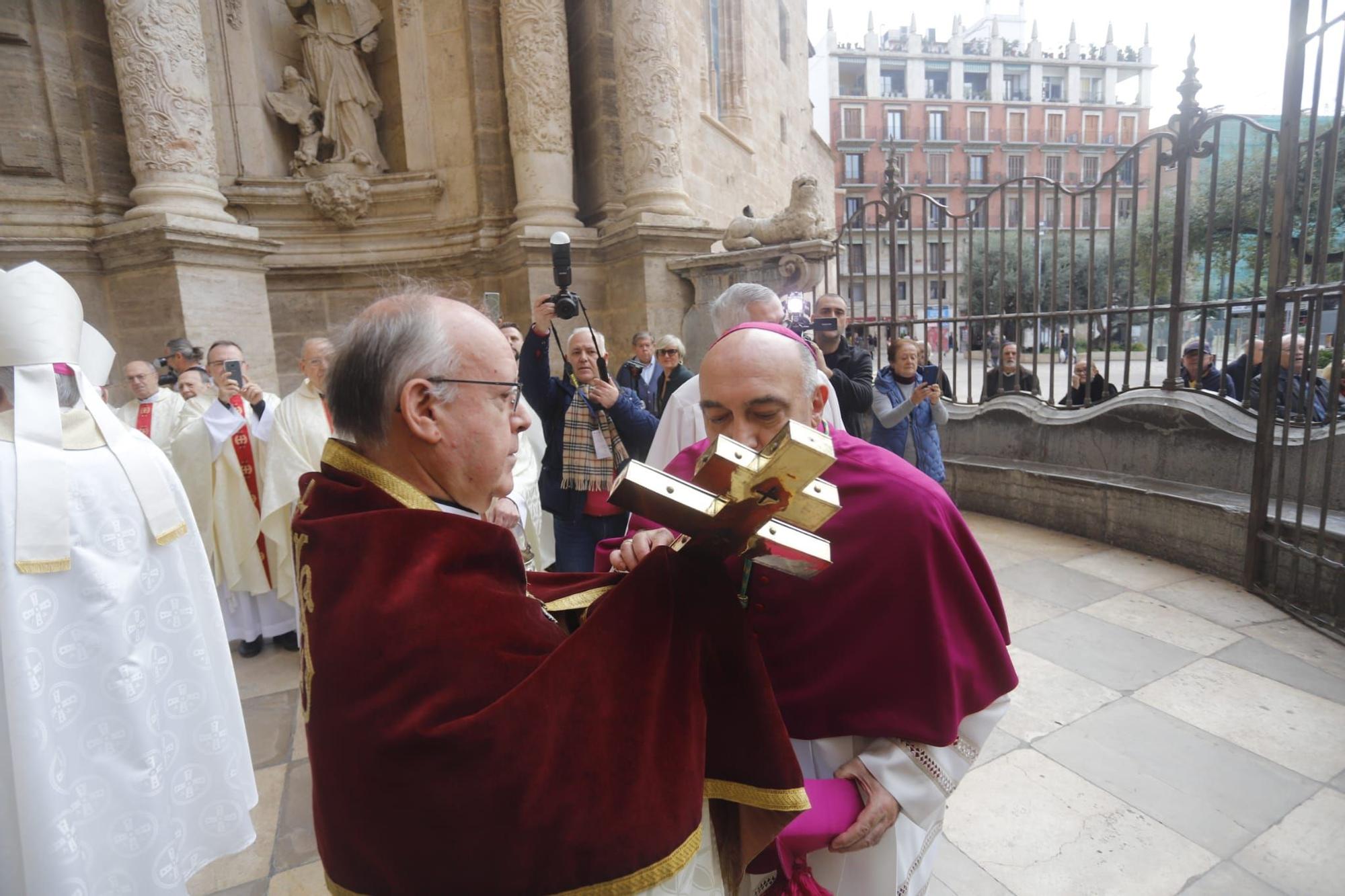 El nuevo arzobispo de València toma posesión en la catedral