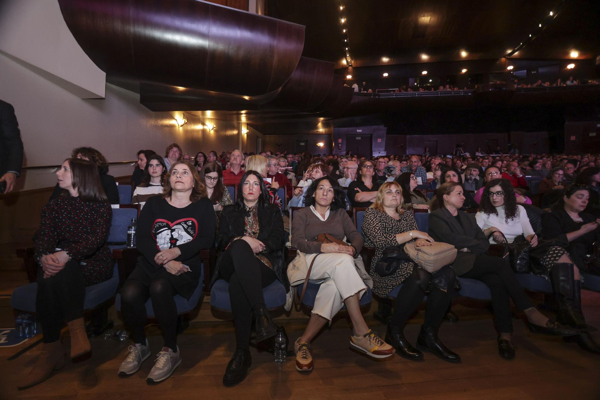 EN IMÁGENES: La Fundación Vinjoy celebra un siglo de milagro social con 1.300 abrazos