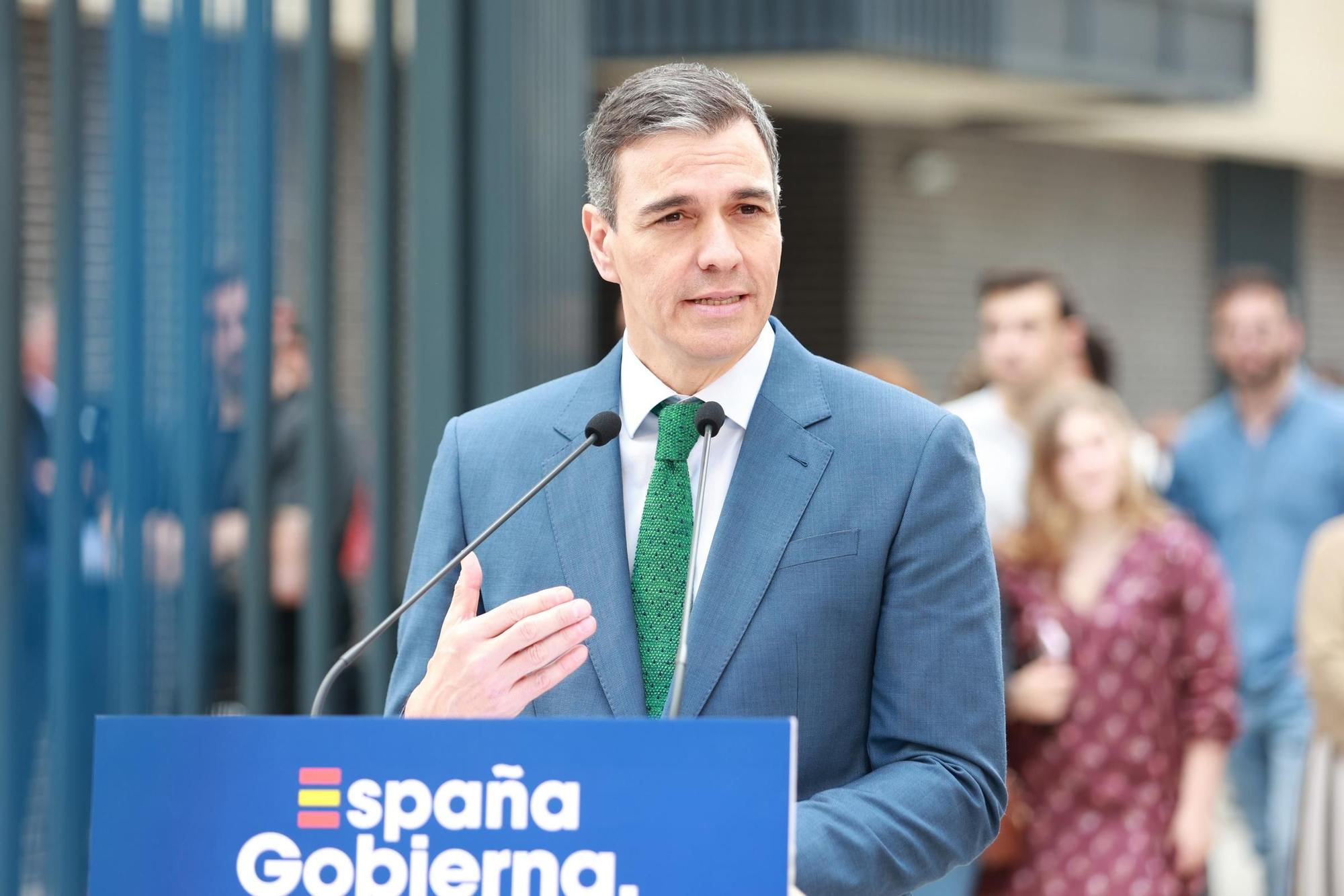 Pedro Sánchez responde a los gritos y abucheos: "Bueno, a ver, escuchadme  que tengo cosas que decir"