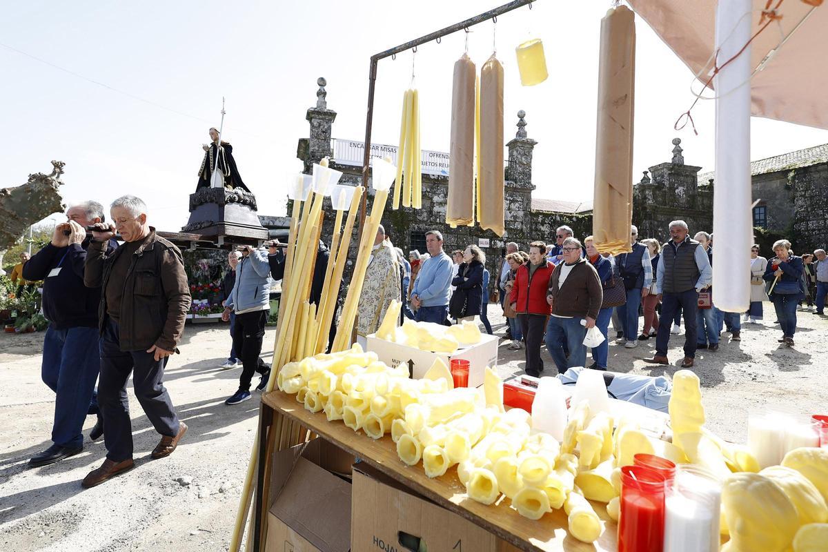 Procesión de San Benito, al que de nuevo ofrendaron numerosos exvotos de cera.