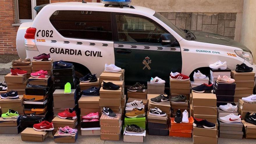 Las zapatillas falsas incautadas.