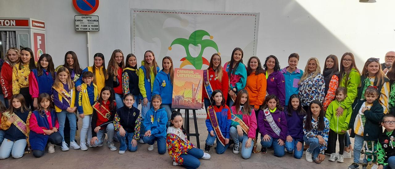 Foto de familia tras conocer cuál es el cartel anunciador del próximo Carnaval.