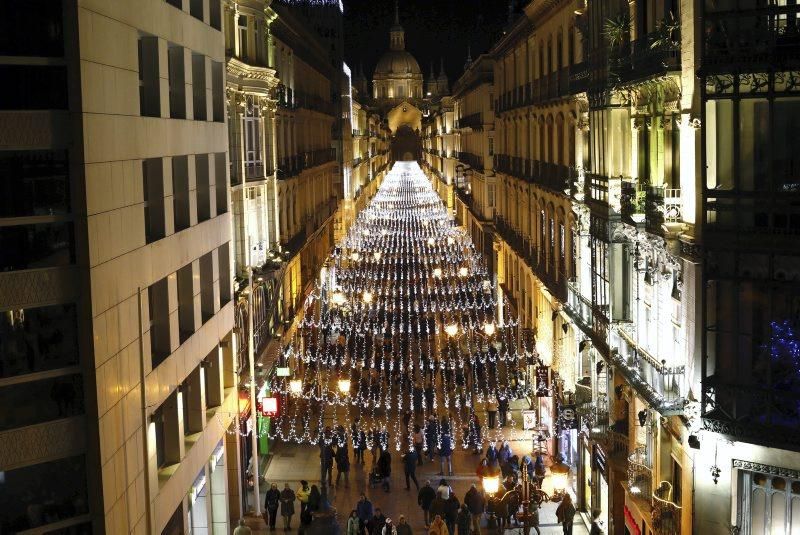 El alcalde de Zaragoza, Jorge Azcón, realiza el encendido de la iluminación navideña