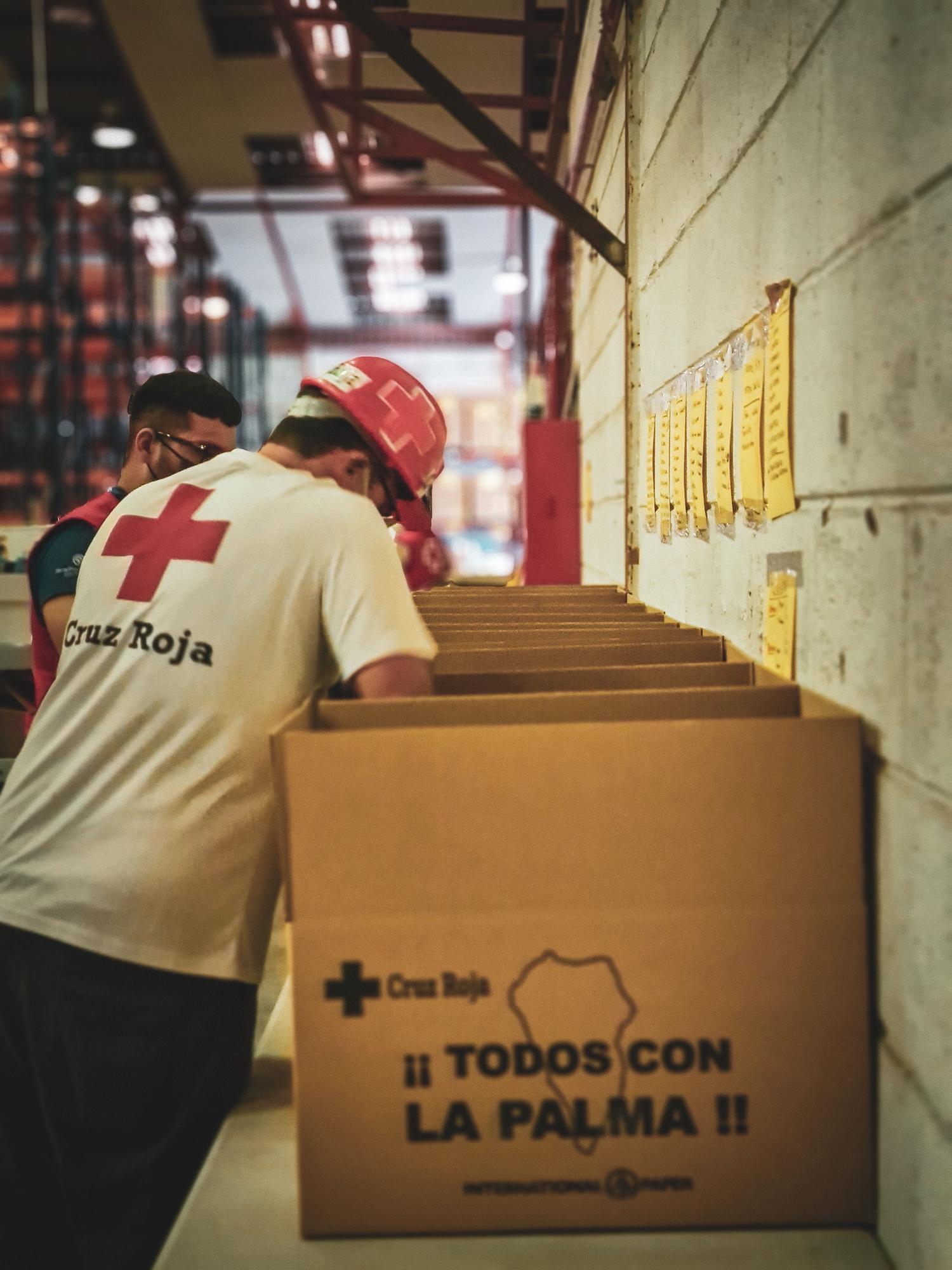 Acciones de Cruz Roja para atender a afectados por el volcán de La Palma