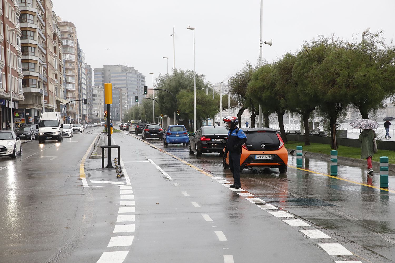 En imágenes: así ha sido la reapertura al tráfico del "cascayu" de Gijón